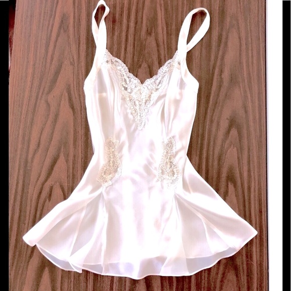 Victoria’s Secret ivory Satin  & Chiffon embellished sequin, lace chemise. Sz S - Picture 4 of 15